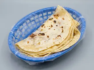 2 Baleadas con huevo y aguacate