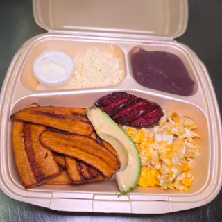 Desayuno Típico con Plátano