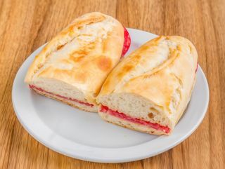Bocadillo De Salchichón
