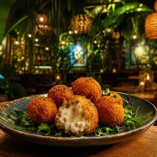 15. Croquetas de Queso Cabrales (4 Uds.)