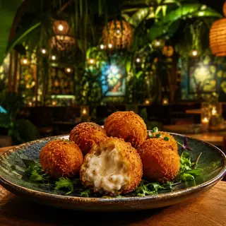 16. Croquetas de Pollo (4 Uds.)