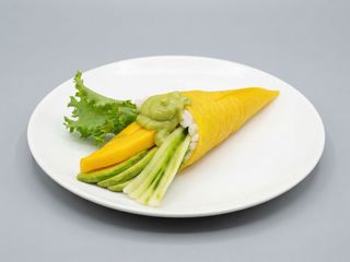 106. Temaki vegetal(mango,aguacate y pepino)(1u)