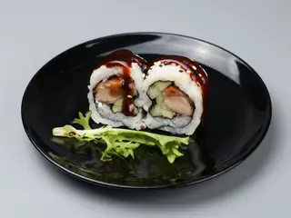 124. Uramaki de pato con pepino (8uds)