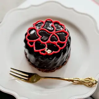 Postre de cacahuete, chocolate, naranja