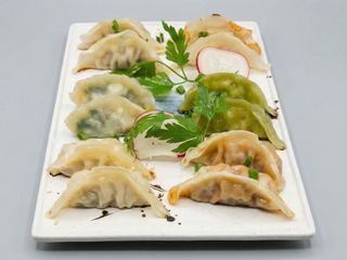 ENTREMESES GYOZA VARIADO 12 PIEZAS 