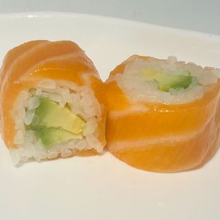 MAKI SALMON AGUACATE ROLL