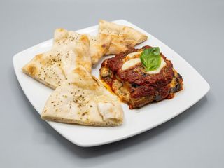 Parmigiana Y Focaccia