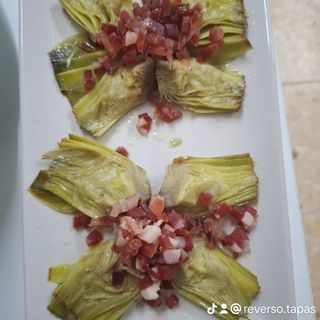 Carxofes confitades amb pernil