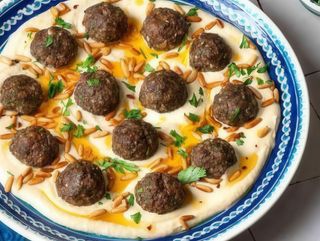 Albondigas de Kafta con Hummus