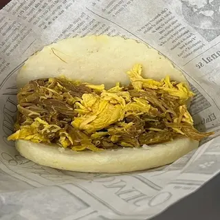 Arepa Mixta De Pollo Y Carne Mechada (1 Ud.)