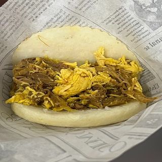 Arepa Mixta De Pollo Y Carne Mechada (1 Ud.)