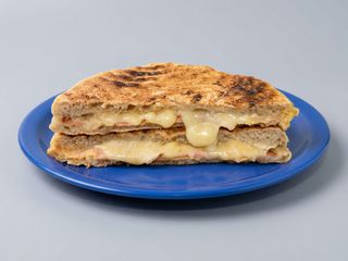 Sándwich De Queso Blanco Con Queso Massdam