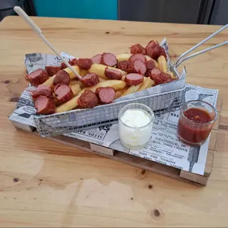 Patatas y frankfurt