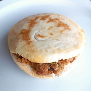 3. pan chino relleno carne y pimiento verde