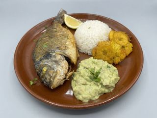 Menu Pescado Estilo colombiano+ arroz + bebida