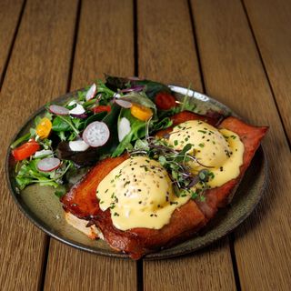 Huevos Benedictinos con Bacon