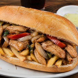 Bocadillo pollo saltado