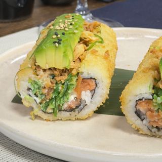 HOT DOG SUSHI SALMÒN (DULCE, SALADO)