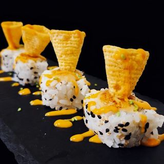 Uramaki spicy salmon