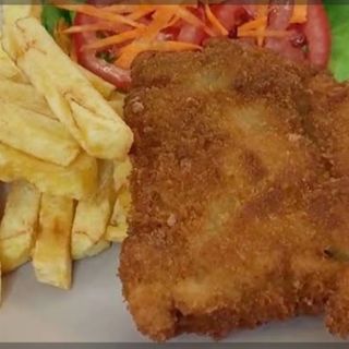 SUPREMA DE POLLO CON PATATAS FRITAS