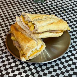 Bocadillo de Lomo y queso