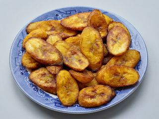 Plátano macho frito maduro