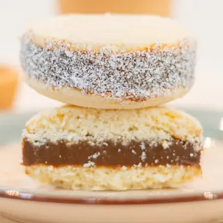 Alfajor grande artesanal de Maicena y dulce de leche (8,5 x 8,5cm)