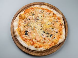 Pizza Grande Salmon, gambas y caviar
