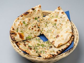 CHEESE GARLIC NAAN