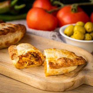 Empanada Clásica De Pollo ( P )