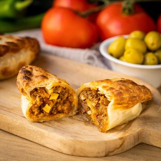Empanada Clásica De Ternera ( T )