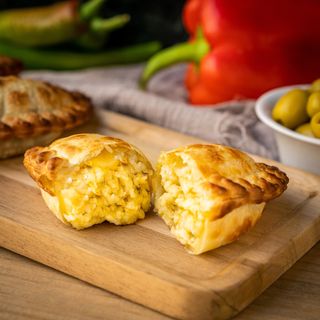 Empanada Gourmet De Cuatro Quesos ( Q )