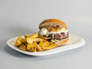 Hamburguesa Duomo Burger Cabramelizada, bebida 330ml,patatas clásicas.