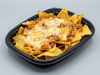 Nachos con carne gratinados.