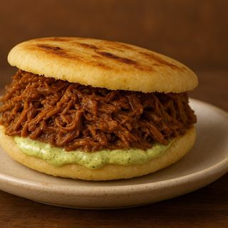 Arepa de Carne Deshilachada