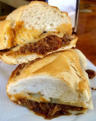 Bocadillo Mechada (Entero)