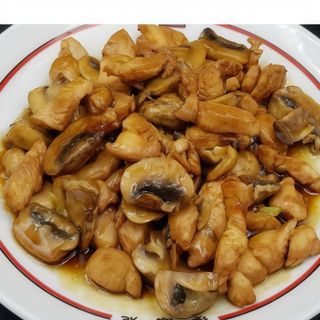 67. Pollo Con Champiñones