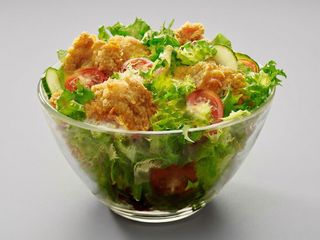 Ensalada César Con Pollo Frito