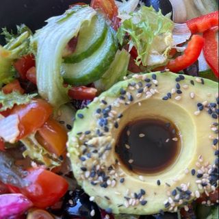 Ensalada mixta con aguacate  