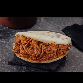 Arepa Carne Mechada