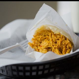 Arepa de Pollo Mechado