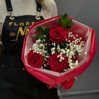 Ramo de 3 rosas con paniculata