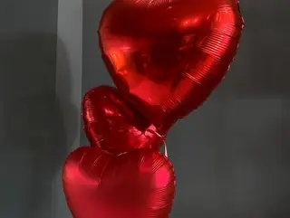 3 globos rojos ( corazón)