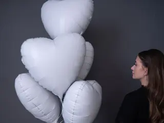 5 globos blancos ( corazón )