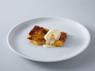 Torrija con helado de dulce de leche