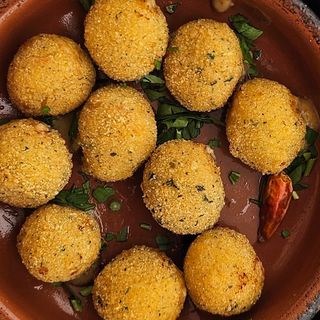 Croquetas de gambas al ajillo