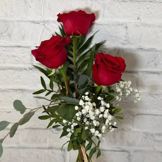 Trío de rosas rojas