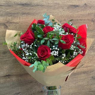 RAMO DE 6 ROSAS ROJAS