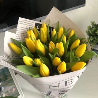 RAMO DE TULIPANES AMARILLOS