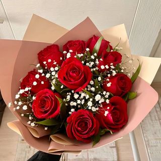 RAMO DE 7 ROSAS ROJAS